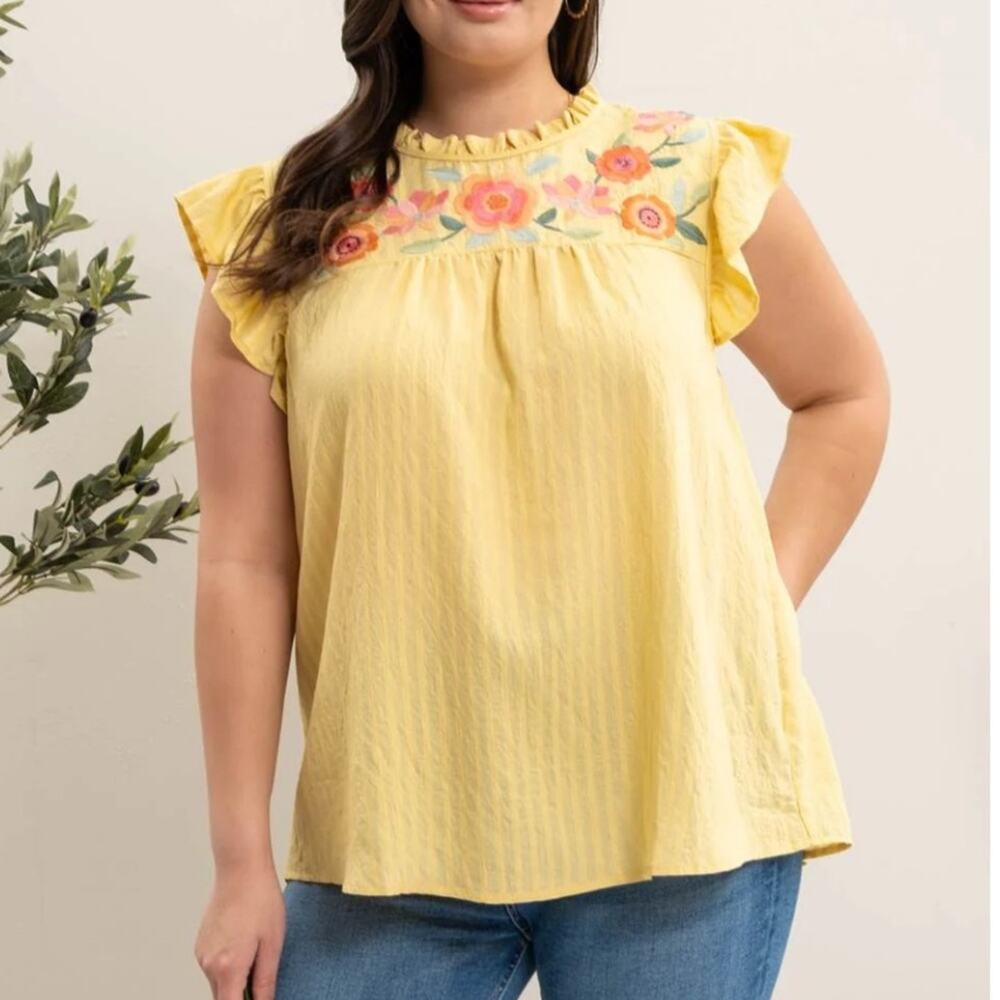 NWT Plus Size Yellow Embroidered Floral Top Size 1X